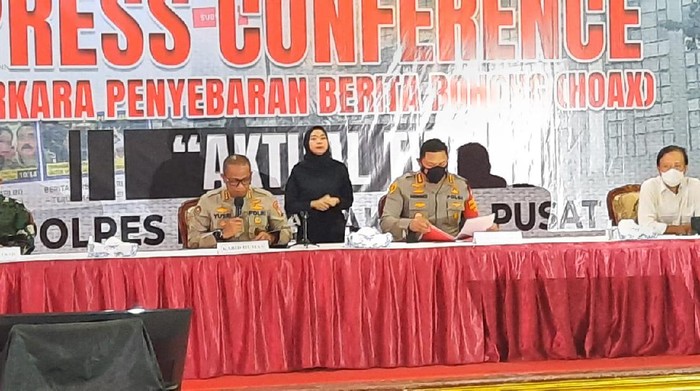Polisi merilis penangkapan Direktur TV swasta lokal di Jatim