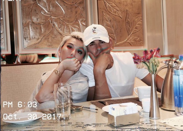 Pose Agnez Mo yang Masuk Nominasi Wanita Tercantik di Dunia, Saat Minum Es Kelapa Pose Agnez Mo yang Masuk Nominasi Wanita Tercantik di Dunia, Saat Minum Es Kelapa