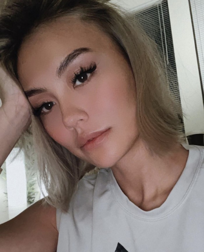 Pose Agnez Mo yang Masuk Nominasi Wanita Tercantik di Dunia, Saat Minum Es Kelapa Pose Agnez Mo yang Masuk Nominasi Wanita Tercantik di Dunia, Saat Minum Es Kelapa