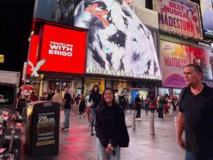 Momen Liburan Rachel Vennya di Amerika dari Times Square sampai Disneyland