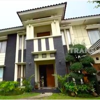 Inilah rumah Narji dari grup lawak. Terdiri dari dua lantai, rumah Narji hadir dengan arsitektur bergaya modern. (Foto: YouTube/Trans7 Official)