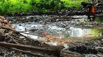 Sampah Menumpuk di Sungai Kolong Tol JORR Jati Warna Dibersihkan