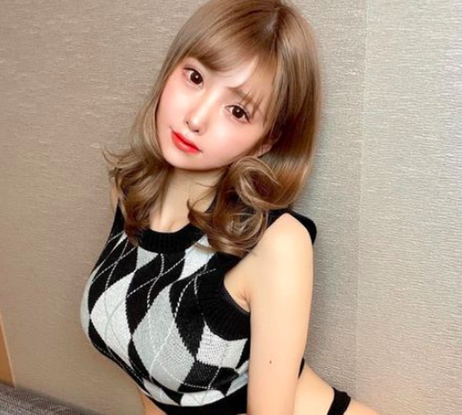 Sang dokter gigi ini pastilah memiliki banyak penggemar, dan banyak pria yang rela giginya dicabut oleh Sasaki. Foto: dok. Instagram/@____kisaki_____