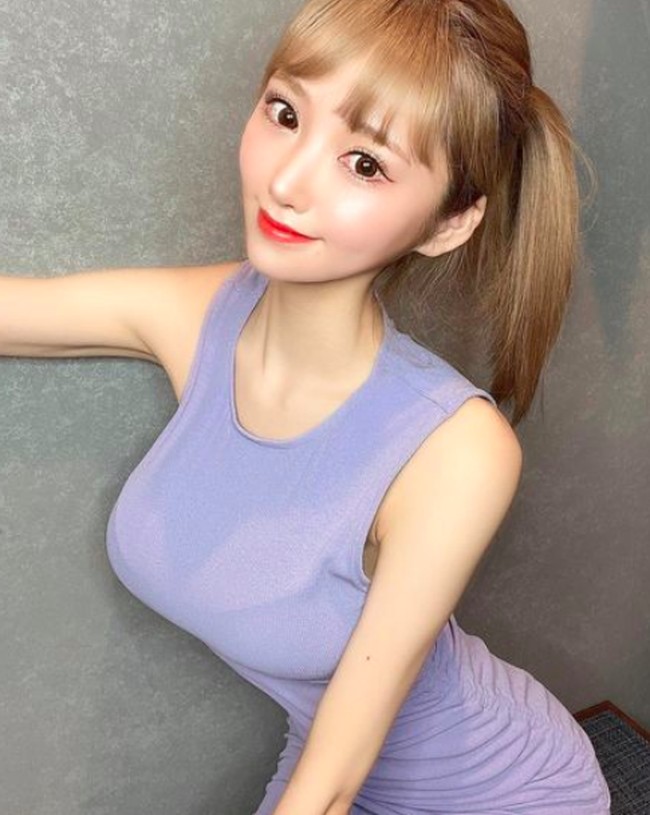 Di Instagramnya, Sasaki kerap mengunggah foto-foto sensualnya. Tak heran jika dia memiliki banyak penggemar di media sosialnya hingga memiliki followers lebih dari 700 ribu di Instagram. Foto: dok. Instagram/@____kisaki_____