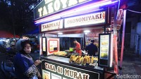 Pastinya ada masakan Sundaan yang sayang dilewatkan. Nasi liwet berlauk komplet, nasi rames, hingga nasi tutug oncom. Ada juga angkringan, warung seafood hingga kios steak pinggir jalan. Foto: detikFood/ Wisma Putra