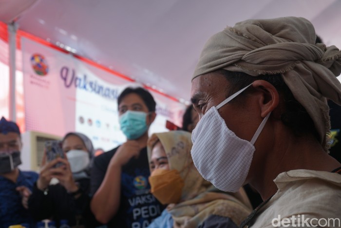 Setahun pandemi COVID-19, warga Baduy di Lebak, Banten, hanya mencatatkan 1 kasus. Bukan karena testing rendah, rahasianya adalah 'lockdown' secara adat.