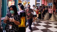 Lantaran sudah mencapai kuota, antrean ditutup sementara dan baru akan dibuka lagi pukul 15.00 WIB.