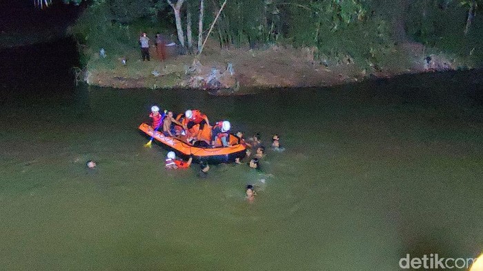 Total ada 11 siswa MTs Harapan Baru yang tewas tenggelam saat kegiatan susur sungai di Ciamis, Jawa Barat.