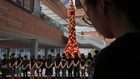 Ia menyayangkan hanya diberikan tenggat waktu yang sebentar untuk memindahkannya. Bahkan, Jens Galschiøt mengatakan tindakan itu adalah serangan terhadap seni dan ingatan tindakan keras Tiananmen.  