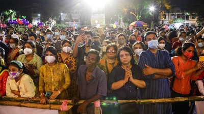 Nggak Ada Kapoknya Dihantam Tsunami COVID, India Bikin Kerumunan Lagi