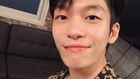 Pria dengan tubuh atletis ini nggak cuma jago akting, lho! Wi Ha Joon juga jago menari. Percaya nggak, kalau dia pernah nge-dance lagu TWICE yang berjudul Cheer Up? Lihat videonya di sini. (Foto: dok. Instagram @wi__wi__wi)  