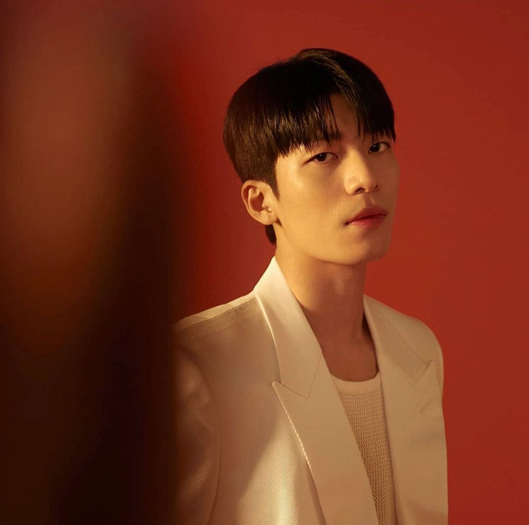 Aktor pemeran Squid Game, Wi Ha Joon, kini tengah menanjak popularitasnya.