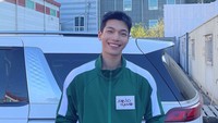 Wi Ha Joon ternyata bukan nama asli pria tampan ini. Nama aslinya adalah Wi Hyun Yi dan dia sangat suka olahraga angkat beban. Nggak heran tubuhnya jadi sempurna. (Foto: dok. Instagram @wi__wi__wi)