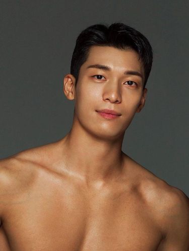 Aktor pemeran Squid Game, Wi Ha Joon, kini tengah menanjak popularitasnya.