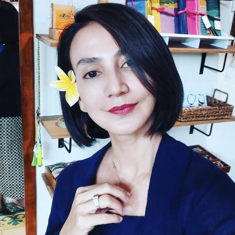 10 Pesona Wanda Hamidah Saat Ngopi dan Kulineran