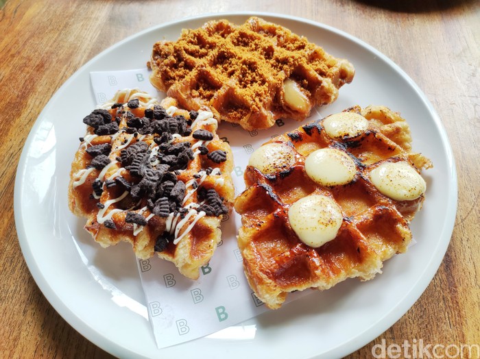 Ada Croffle dengan 9 Topping dan Isian yang Lembut Lumer di Sini Ada Croffle dengan 9 Topping dan Isian yang Lembut Lumer di Sini