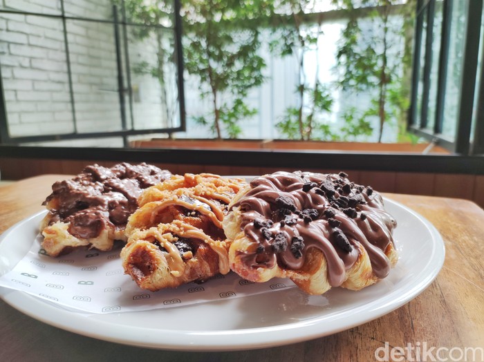 Ada Croffle dengan 9 Topping dan Isian yang Lembut Lumer di Sini Ada Croffle dengan 9 Topping dan Isian yang Lembut Lumer di Sini