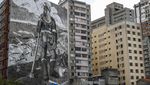 Aktivis Lingkungan Bikin Mural Raksasa dari Abu Kebakaran Hutan