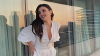 Ia menyandang predikat sebagai perempuan tercantik di dunia versi Top Beauty World. Foto: Hande Ercel/ Instagram