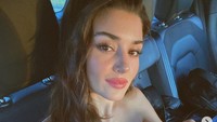 Nama Hande Ercel juga berada di daftar paling atas dari 100 Most Beautiful Women 2020.  Foto: Hande Ercel/ Instagram