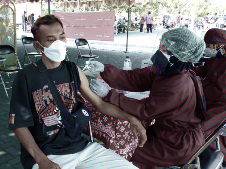 Ini Foto Hitam Putih atau Berwarna? Jangan Kaget Sama Ilusi Optik Ini