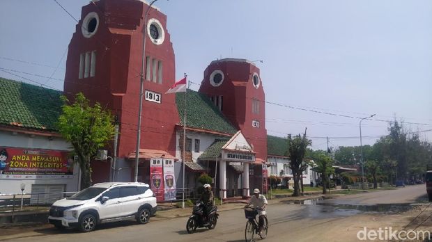 Bangunan kuno berupa menara kembar di Kota Pekalongan, Sabtu (16/10/2021).