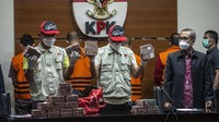 Dalam kasus ini, KPK telah menetapkan 4 orang tersangka. Mereka adalah Dodi Reza Alex, Herman Mayori, Eddi Umari, dan Suhandy.