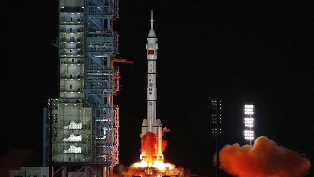 In this photo released by Xinhua News Agency, the crewed spaceship Shenzhou-13, atop a Long March-2F carrier rocket, is launched from the Jiuquan Satellite Launch Center in northwest China's Gobi Desert, Oct. 16, 2021. (Li Gang/Xinhua via AP)