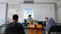 Guna mencegah penyebaran COVID-19, aktivitas di BRI menerapkan protokol kesehatan.