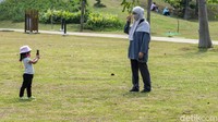 Hutan di tengah kota Jakarta ini bisa menjadi alternatif bagi mereka yang mendamba hawa sejuk.