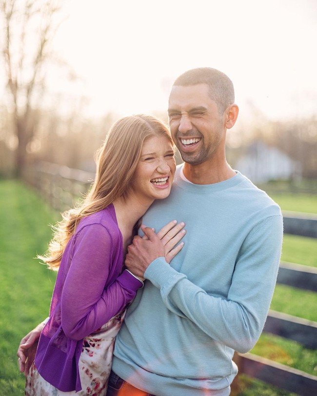 Ini akan menjadi pernikahan besar. Ada banyak pengamanan jadi tidak diragukan lagi akan ada tamu-tamu penting. Para pekerja sudah sibuk sepanjang minggu. Mereka bekerja baik di dalam maupun luar ruangan. Mereka membuat beberapa paviliun baja dan kaca temporer, kata sumber kepada People. Foto: Instagram Jennifer Gates
