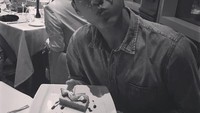 Ketika merayakan ulang tahun, Jojo memperlihatkan sepiring cake kecil dengan tulisan Happy Birthday. Lewat laga yang ditampilkan saat ajang Piala Thomas 2020, Jojo berharap bisa membawa medali emas dan mengharumkan nama Indonesia.  Foto: Instagram @jonatanchristieofficial