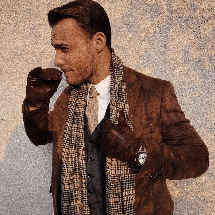 Kekasih Hande Ercel, Kerem Bursin