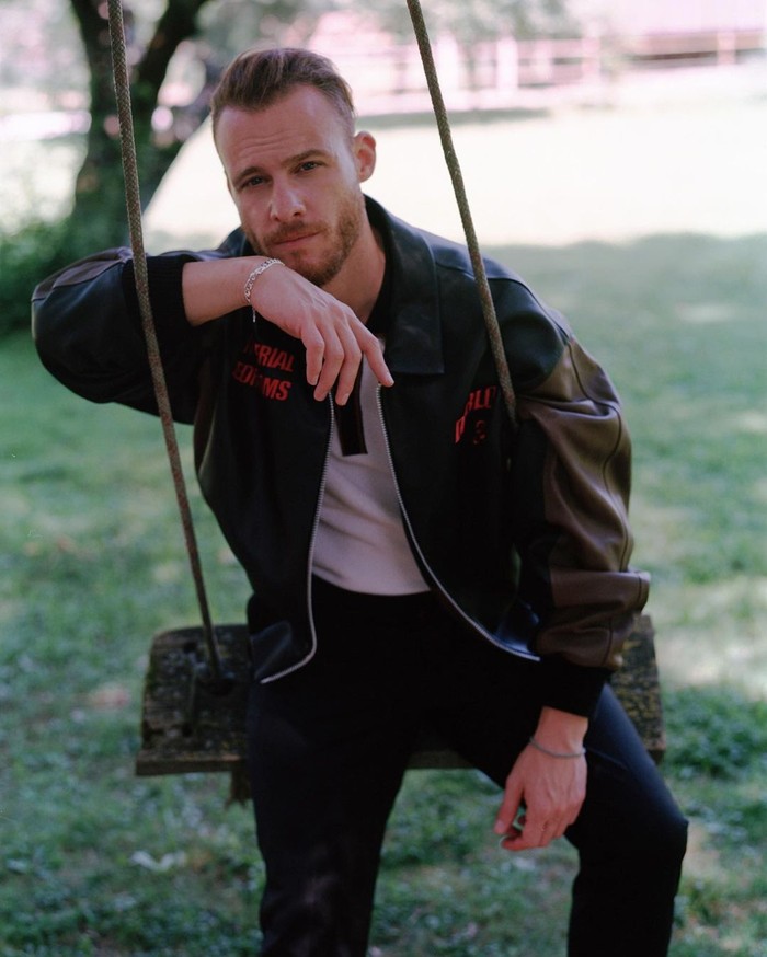 Kekasih Hande Ercel, Kerem Bursin