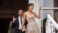 Wajah rupawan Kerem Bursin dan cantiknya Hande Ercel disebut sebagai bak pasangan putri dan pangeran di negeri dongeng.  Foto: Kerem Bursin/ Instagram