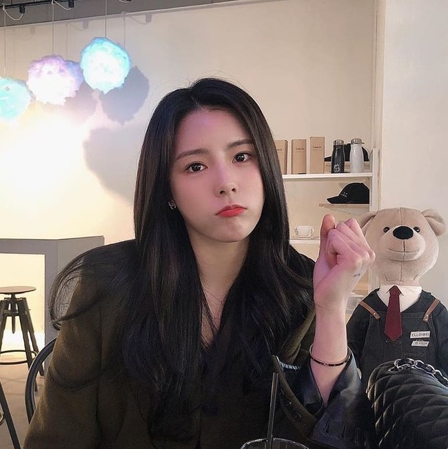 Setelah kejadian itu, aku bertemu dengan para korban secara langsung dan minta maaf secara tulus dan mencoba dimaafkan tapi mereka masih menghindari pertemuan dan tidak bisa dihubungi. Mereka meminta 100 juta per orang jadi masalah itu belum terselesaikan, ungkapnya.  Foto: Instagram @davely___j