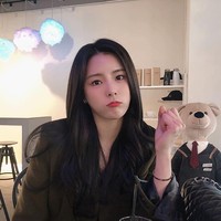 Setelah kejadian itu, aku bertemu dengan para korban secara langsung dan minta maaf secara tulus dan mencoba dimaafkan tapi mereka masih menghindari pertemuan dan tidak bisa dihubungi. Mereka meminta 100 juta per orang jadi masalah itu belum terselesaikan, ungkapnya.  Foto: Instagram @davely___j