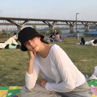 Lee Da Young dan suami menikah sejak 2018 setelah tiga bulan berpacaran. Dilaporkan bahwa kini mereka sedang dalam proses perceraian. Foto: Instagram @davely___j