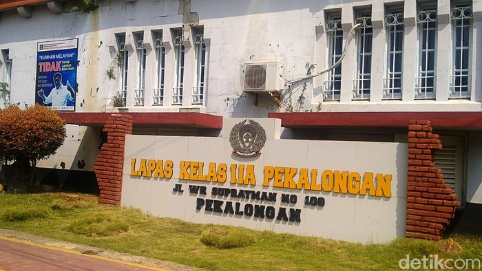 Menara kembar di Kota Pekalongan, Jawa Tengah, ini usianya sudah seabad lebih. Bangunan kuno ini ternyata adalah kompleks Lembaga Pemasyarakatan (Lapas) Kota Pekalongan.