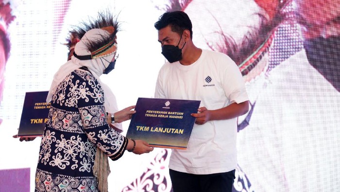 Menaker Ida Fauziyah menghadiri acara Expo Tenaga Kerja Mandiri di Kabupaten Jayapura, Papua. Selain itu, Menaker juga memberikan bantuan kepada masyarakat Papua.