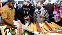 Ida Fauziyah menghadiri Expo Tenaga Kerja Mandiri di Jayapura, Papua.
