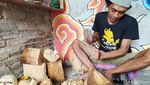 Perajin Topeng Mencoba Bertahan di Tengah Pendemi