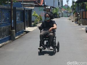 Kreatif! Pemuda Kudus Ini Ciptakan Kursi Roda Elektrik Berkendali Joystick