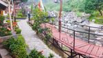 Menikmati Nasi Liwet dan Es Kelapa Muda dengan Panorama Sungai yang Adem