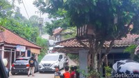Untuk menuju ke lokasi, jalanannya cukup sempit dan harus sabar bergantian dengan mobil dari arah berlawanan. Foto: detikFood/Yenny Mustika Sari