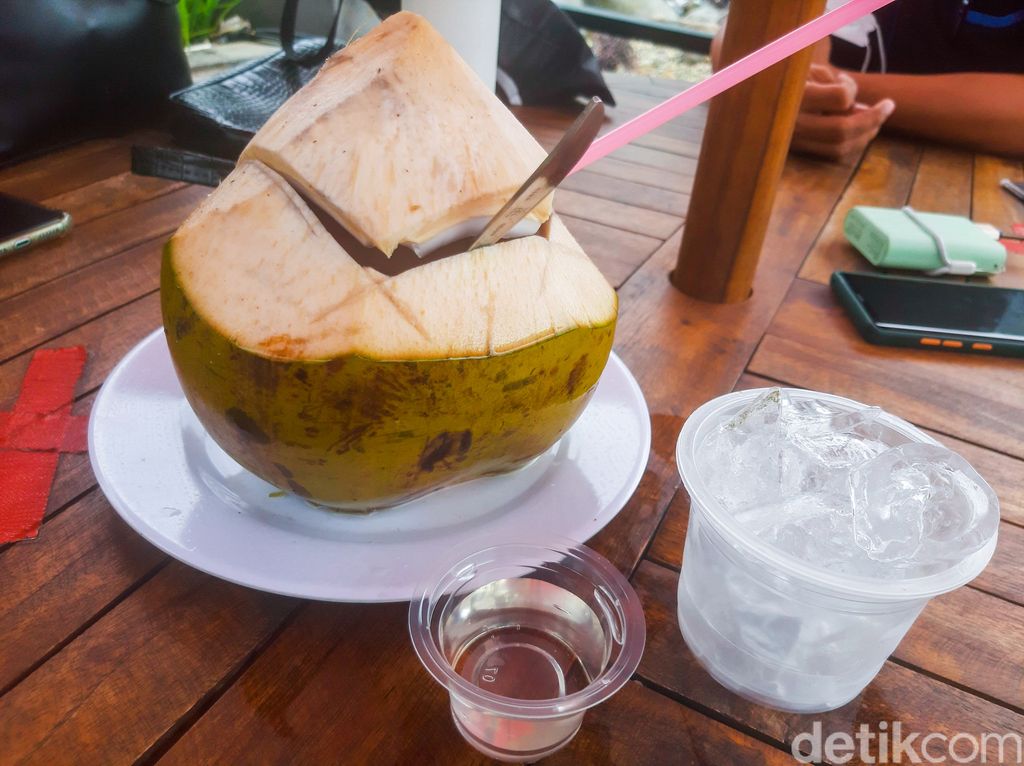 Pendopo Ciherang, restoran viral di Sentul, Bogor, Jawa Barat yang tawarkan panorama sungai sejuk dan indah.