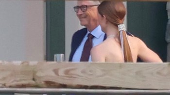 Keduanya menikmati daddy-daughter time meski Bill dan Melinda Gates diketahui baru saja bercerai. Foto: Daily Mail