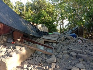 Detik-detik Evakuasi Korban Tertimbun Reruntuhan Gempa M 4,8 di Bali