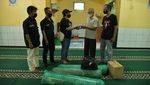 Sahabat Ganjar Tebar Bantuan di Jabar Naik Mobil Berwajah Ganjar