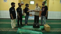 Sementara, Wakil Ketua DPC SG Bogor Raya, Ahmad menjelaskan kegiatan kali ini adalah rangkaian dari susur bumi pasundan. Dimana Relawan Sababat Ganjar akan mendatangi titik-titik wilayah dan memberikan bantuan kepada para pelaku UMKM, nelayan, pedagang pasar, tim kebersihan di lapangan, panti asuhan, dan pondok pesantren.